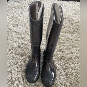 Valentino Garavani laced pattern rubber boots